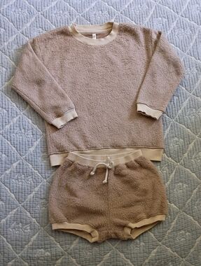 Wild Wawa Soft Touch Sherpa Sweatshirt & Shorts Girls/Boys Size 5/6Y EUC